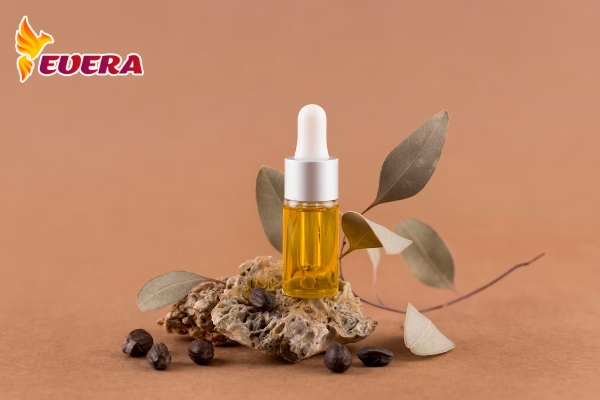 Mẫu chai serum thủy tinh nút bóp 10ml mà Evera cung cấp